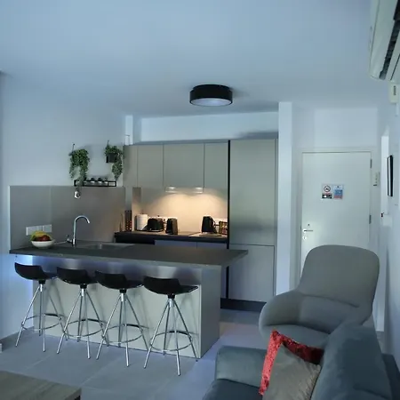 Lägenhet Lovely Cozy One Bedroom With Pool