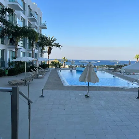 アパート Lovely Cozy One Bedroom With Pool プロタラス