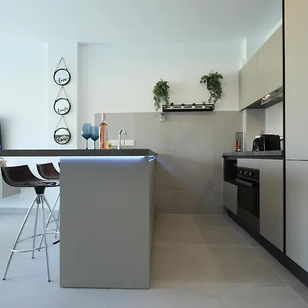 Lovely Cozy One Bedroom With Pool * プロタラス