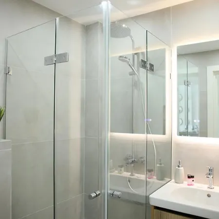 Lovely Cozy One Bedroom With Pool Apartment