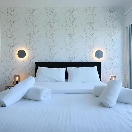 Lovely Cozy One Bedroom With Pool Apartment *