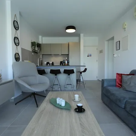 Lovely Cozy One Bedroom With Pool * 프로타라스
