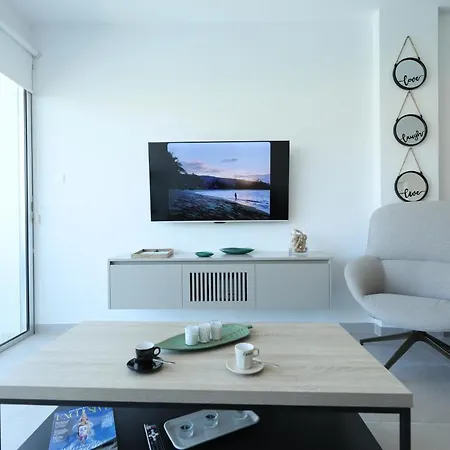 Apartmán Lovely Cozy One Bedroom With Pool